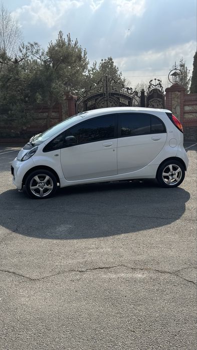 CITROEN C-ZERO 2013 рік чудовому стані!