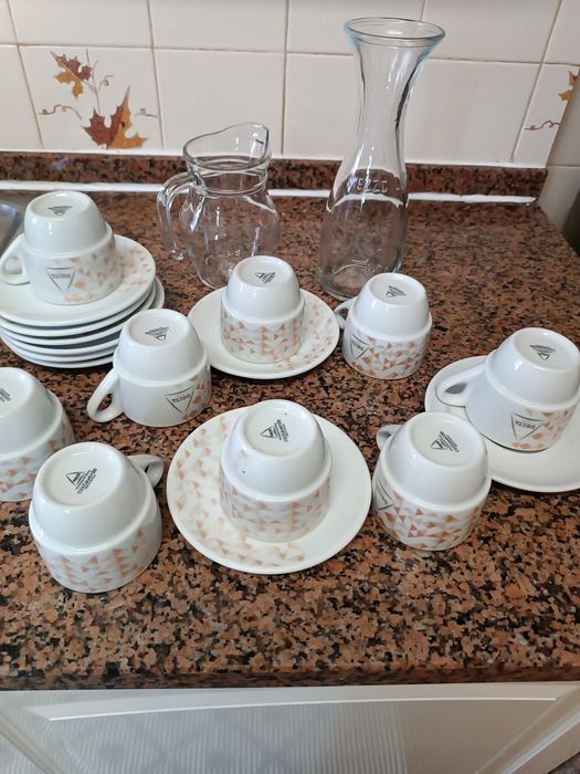 Vendo 9 chávenas de café novase 2 jarros para vinho outros líquidos