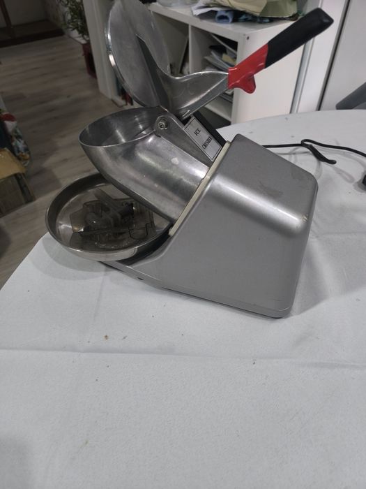 Maquina de picar gelo (industrial)