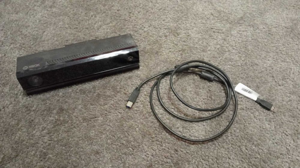 Xbox One S +3 pady+Kinect+5 gier