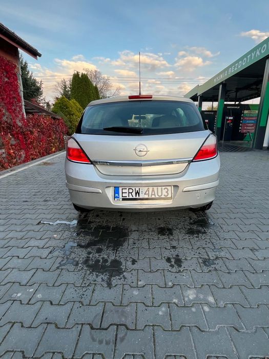 Opel Astra H 1.6 benzyna