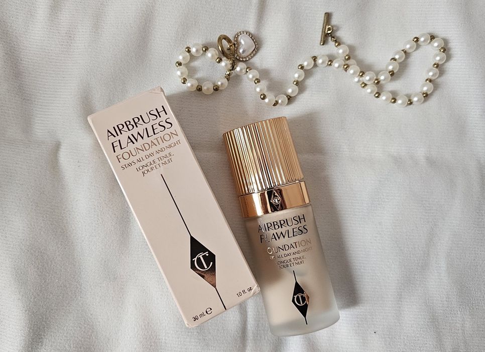 Airbrush flawlwss foundation Charlotte Tilbury