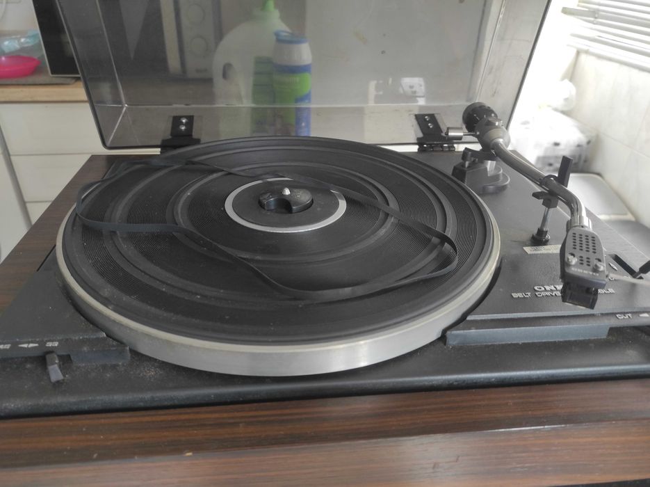 Gira discos Onkyo, amplificador e colunsd