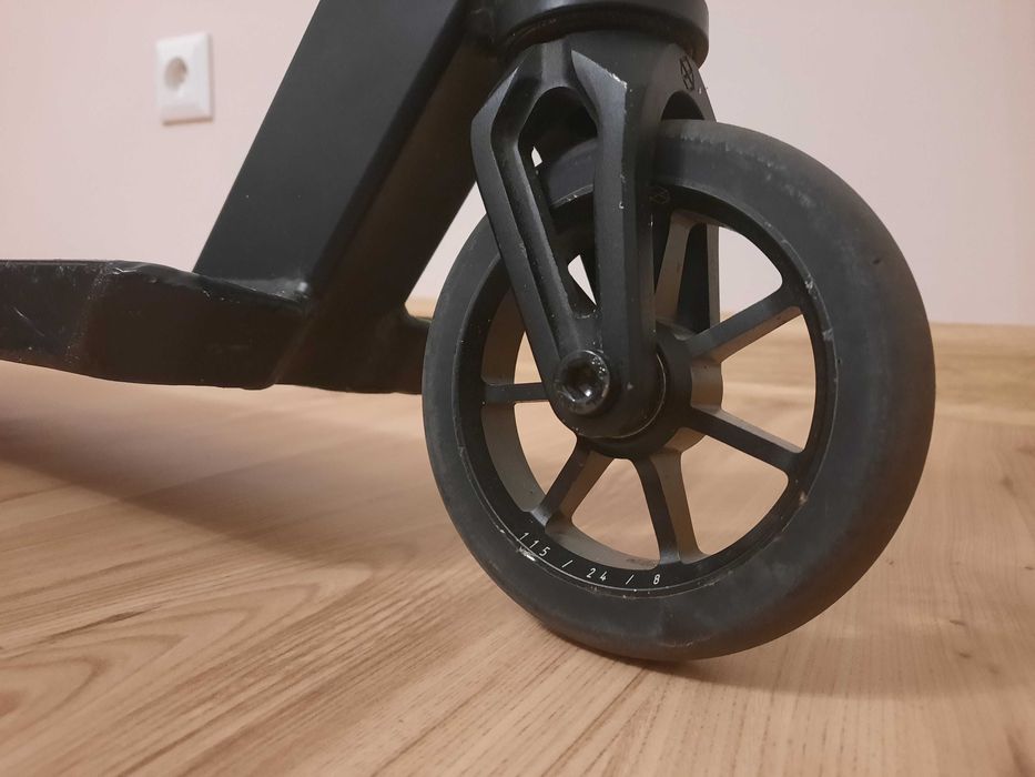 Hulajnoga Native Steam - czarna