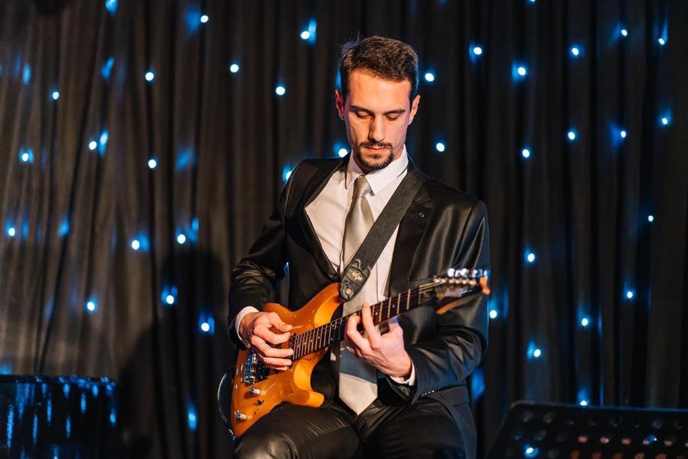 Aulas de Guitarra & Baixo – Aprende a tocar ao teu ritmo