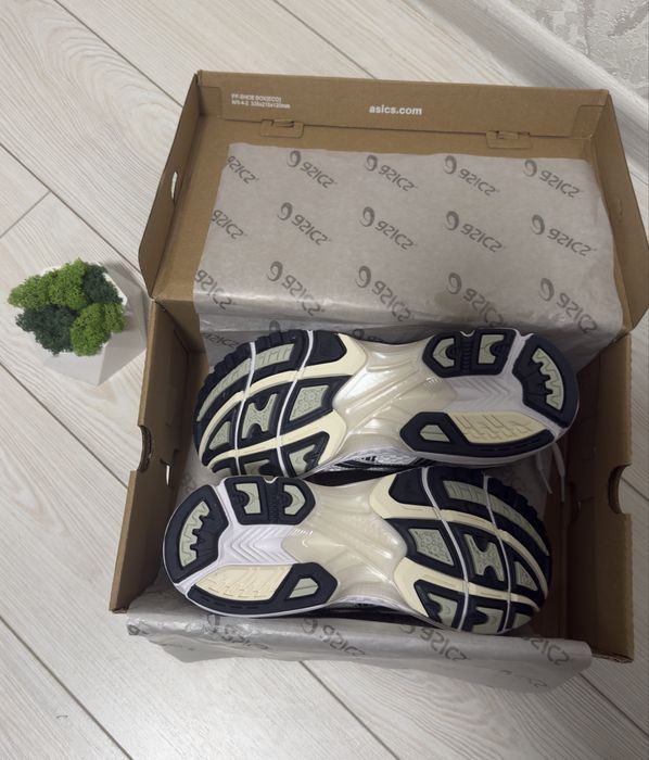 Asics gel-kayano 14 black/white/blue (42,5  EU)