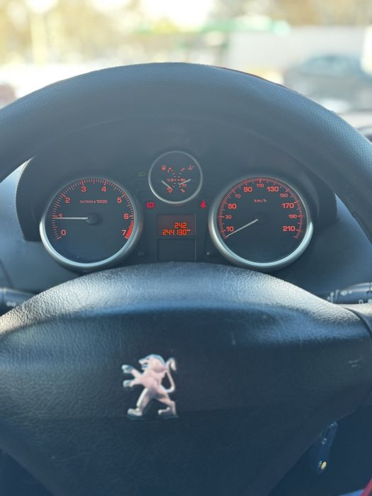 Продам  Peugeot 207  у відмінному стані