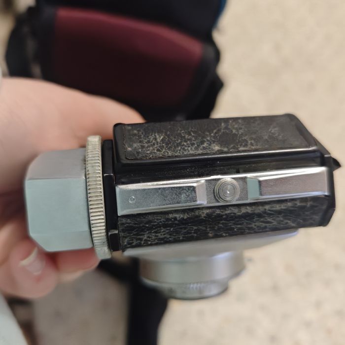 Máquina fotográfica da marca hama com flash