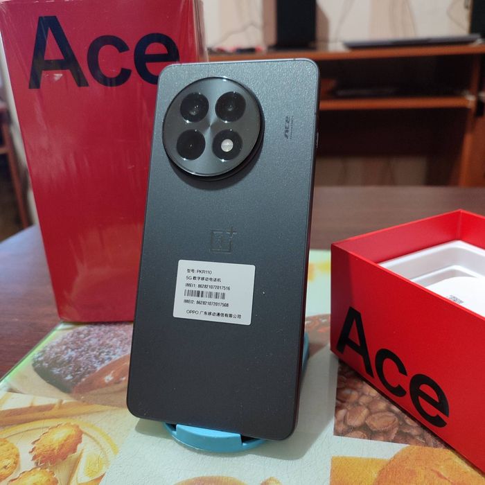 OnePlus Ace 5 Pro   8 Elite 12/256