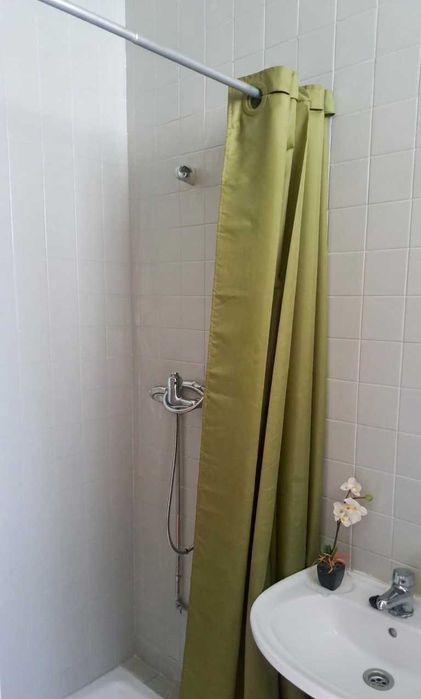 Apartamento T3 - 4º Andar, localizado na Rua Antero de Quental, Freguesia de Paranhos, no Porto