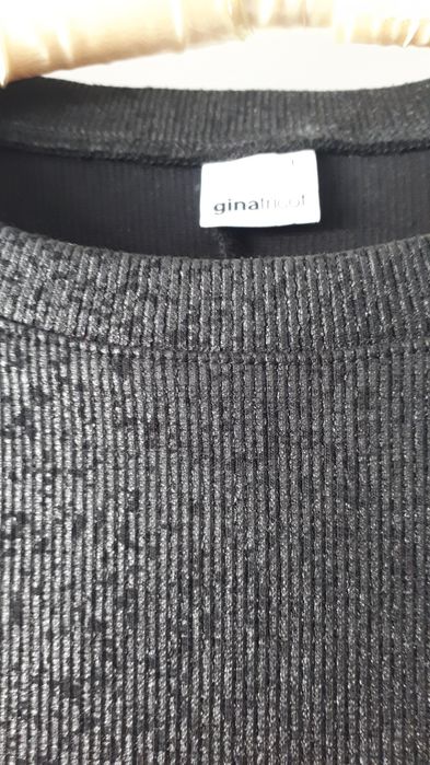 Czarna sukienka a'la skóra 40