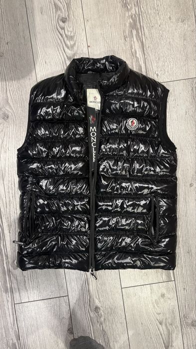 Czarny bezrekawnik Moncler