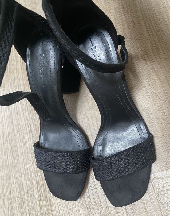 Buty Bershka r 37 czarne na koturnie / grubym obcasie