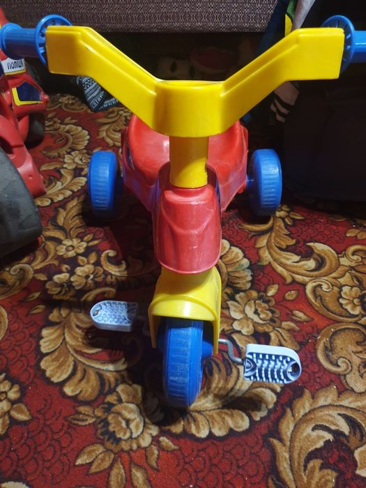 Дитячий толокар,  триколісний велосипед