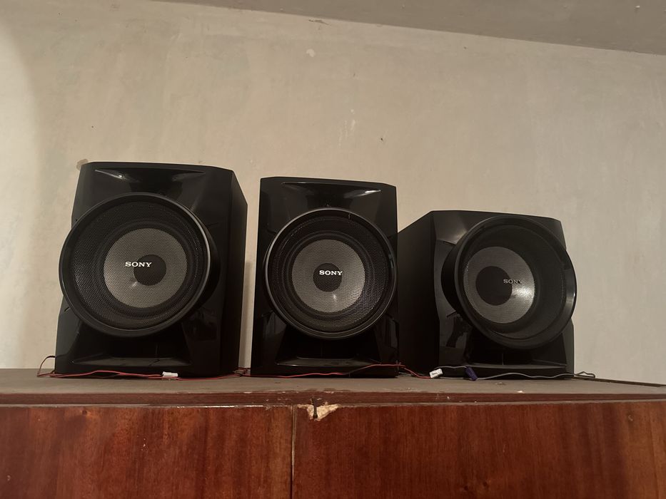 Продам музыкальный центр сони, и смарт часы)