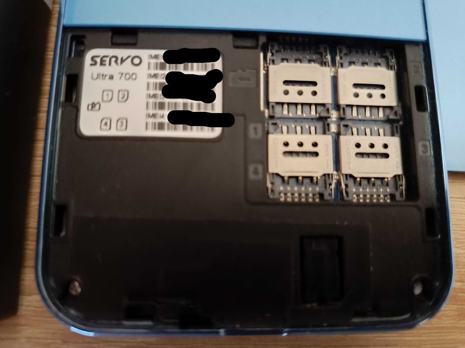 Телефон SERVO Ultra 700 на 4 SIM