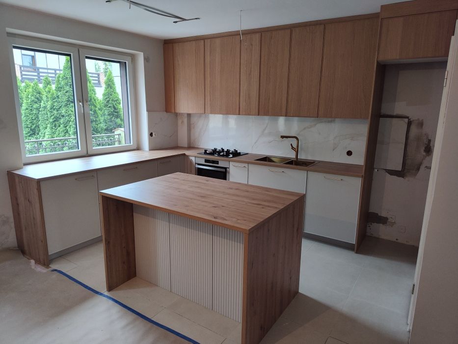 Montaż blatu kuchennego/ Montaż blatów HPL, kompaktowych/Montaż mebli