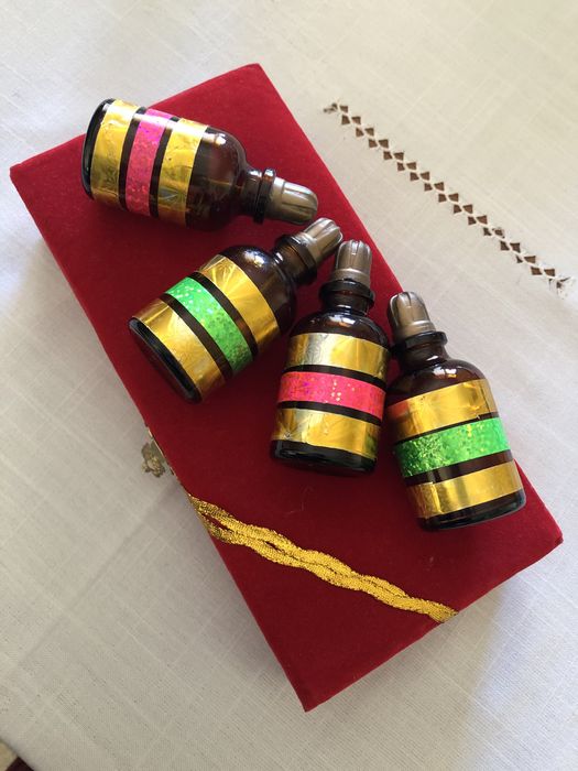 Caixa com frascos de essencias egipto