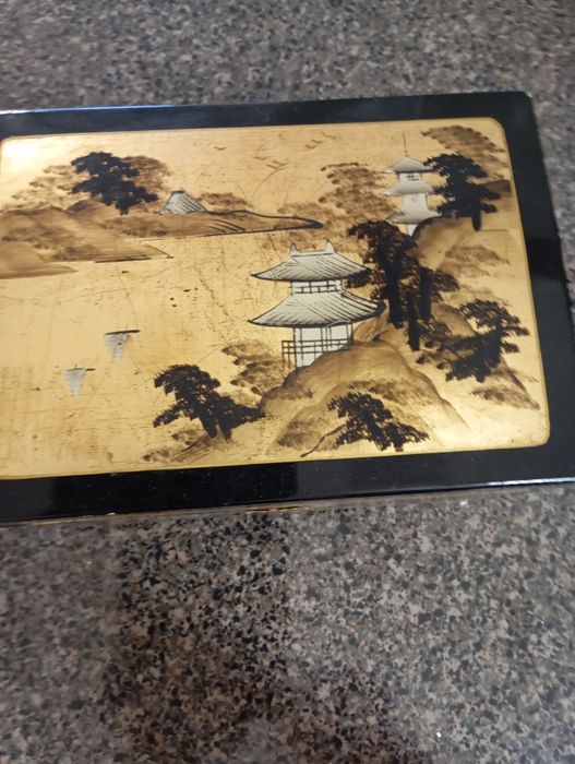 Szkatułka na biżuterię