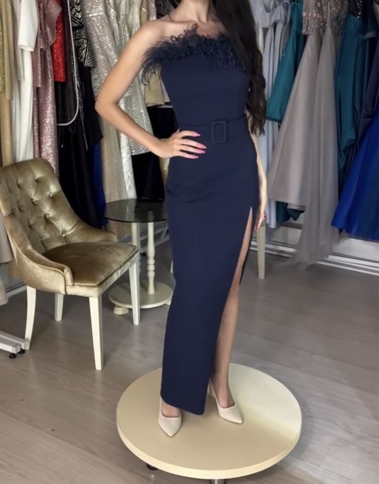 Вечернее платье с перьями DreamDress