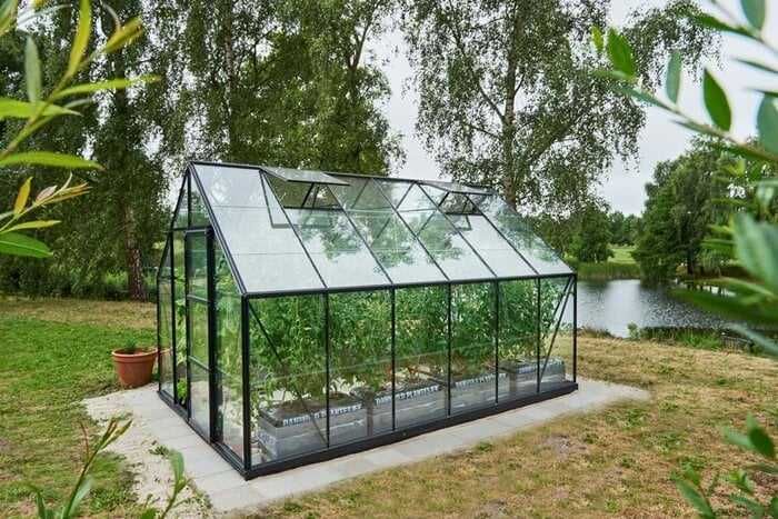 Czarna ogrodowa szklarnia  9,9 m2