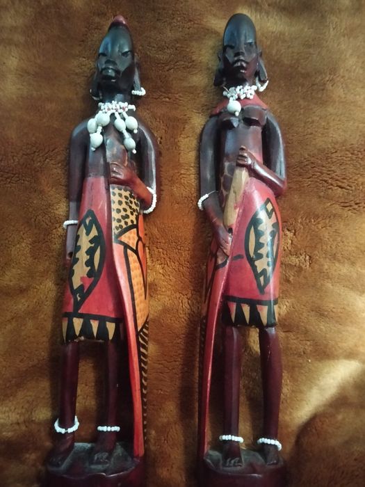 Par de Estatuetas Africanas Maasai em Madeira