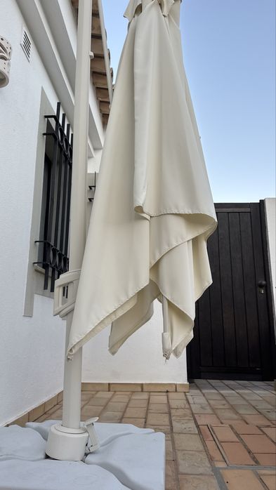 Guarda-Sol de Jardim com Base – Branco/Bege