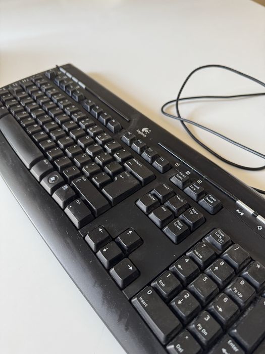 Pack 5 Teclados Logitech PS/2 Multimédia – Excelente Estado