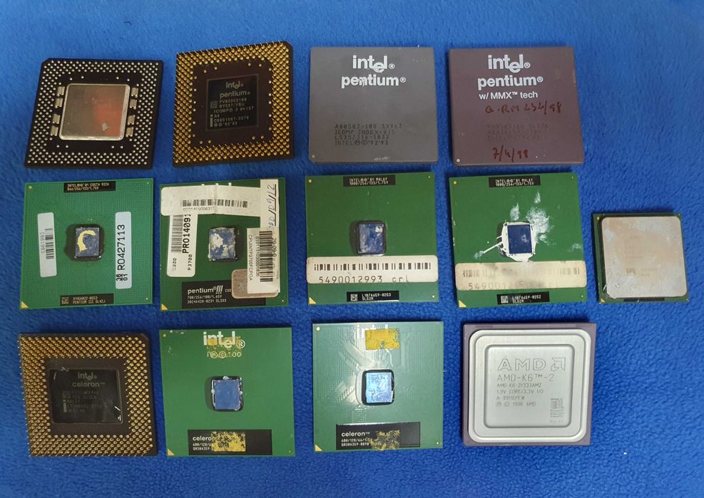 Lot De 8 Processeurs Vintage Intel Pentium / Core 2 / AMD Athlon - Pour Collection Ou Test