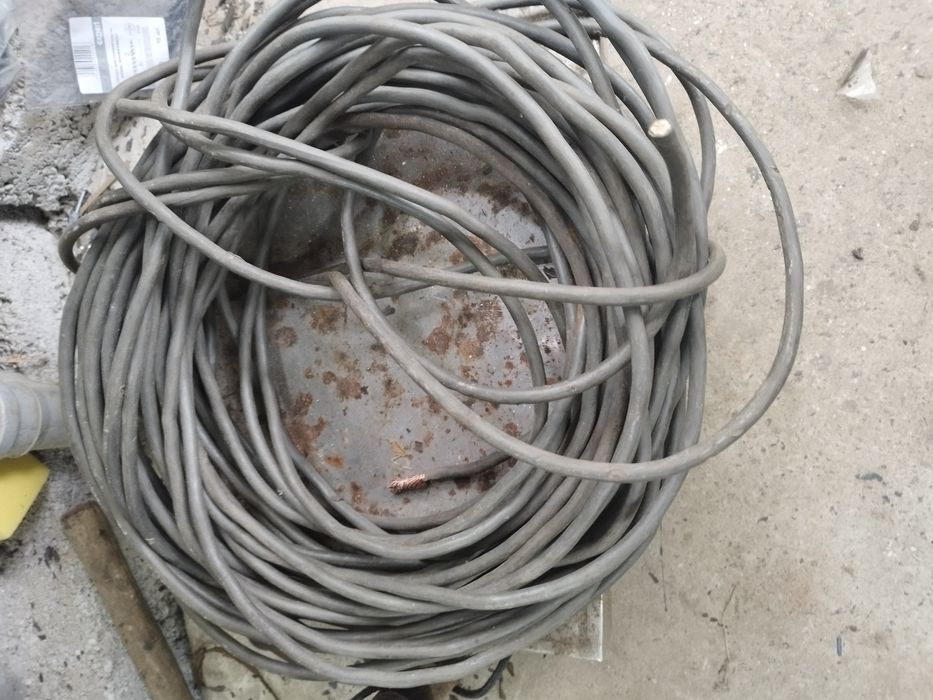 Мідний кабель для зварювального апарату.