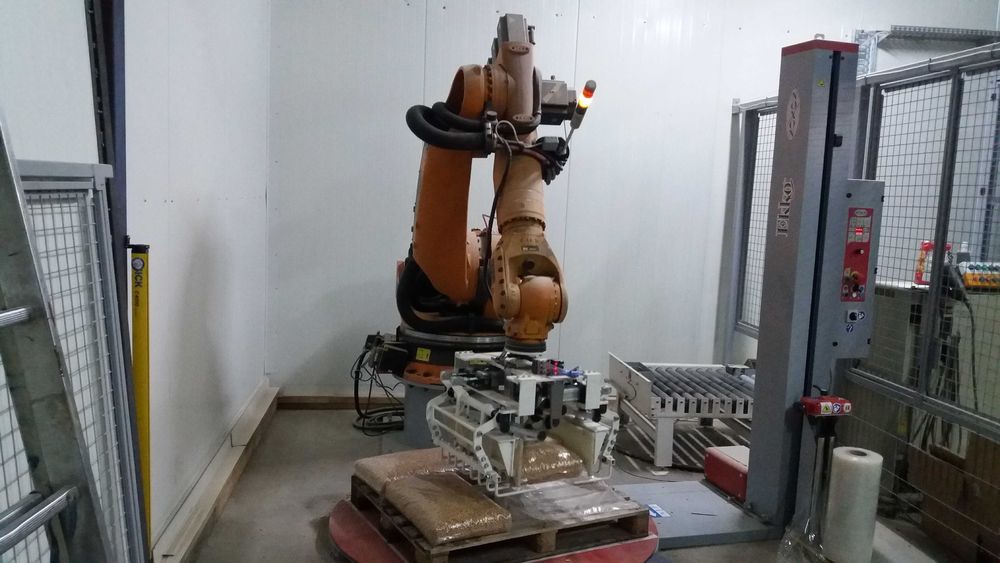 Robot Kuka. Spawanie. Układarka worków Zbijarka palet Sprzedaż Naprawa