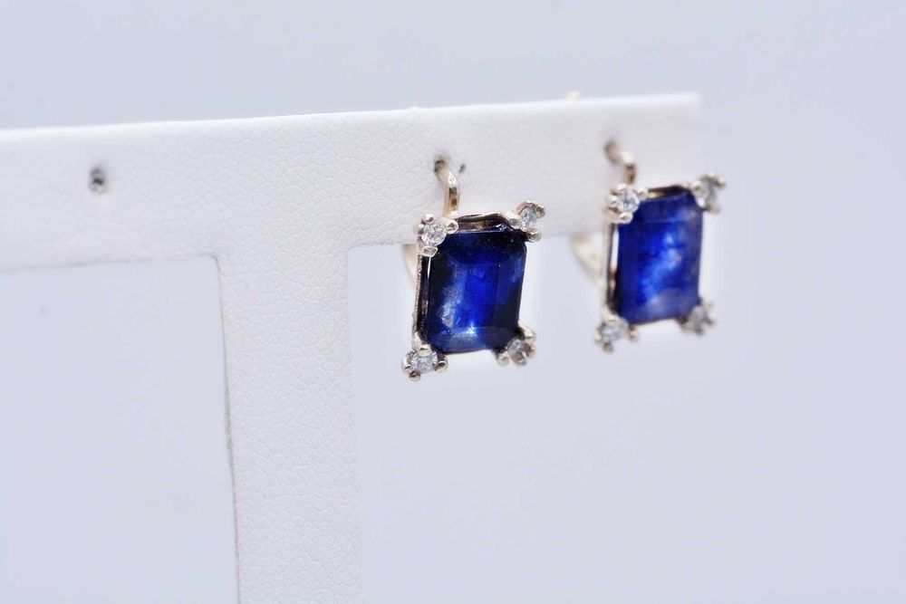 Eleganckie i wytworne kolczyki duże szafiry szlif szmaragdowy brylanty