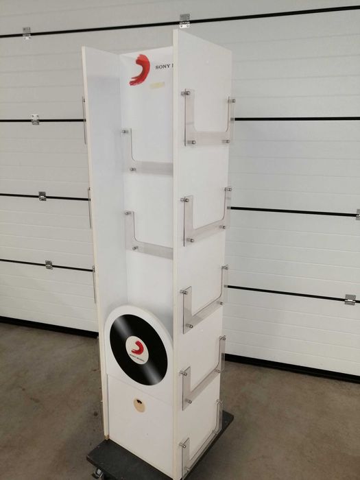 Regał ekspozycyjny Sony music na płyty winylowe