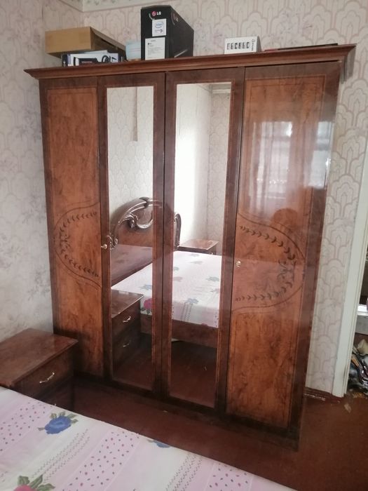 Спальня в комплекті, країна виробник Італії, стиль бароко. У чудовому стані.