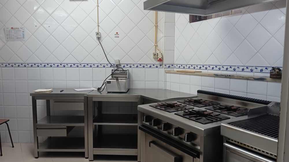 Arrenda-se Espaço Comercial Remodelado - Restaurante Vinha d'Alho - Aldeia de Joanes