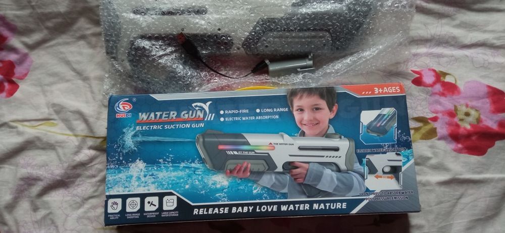 Детский водяний пістолет.