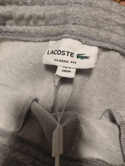 Szare spodnie dresowe lacoste