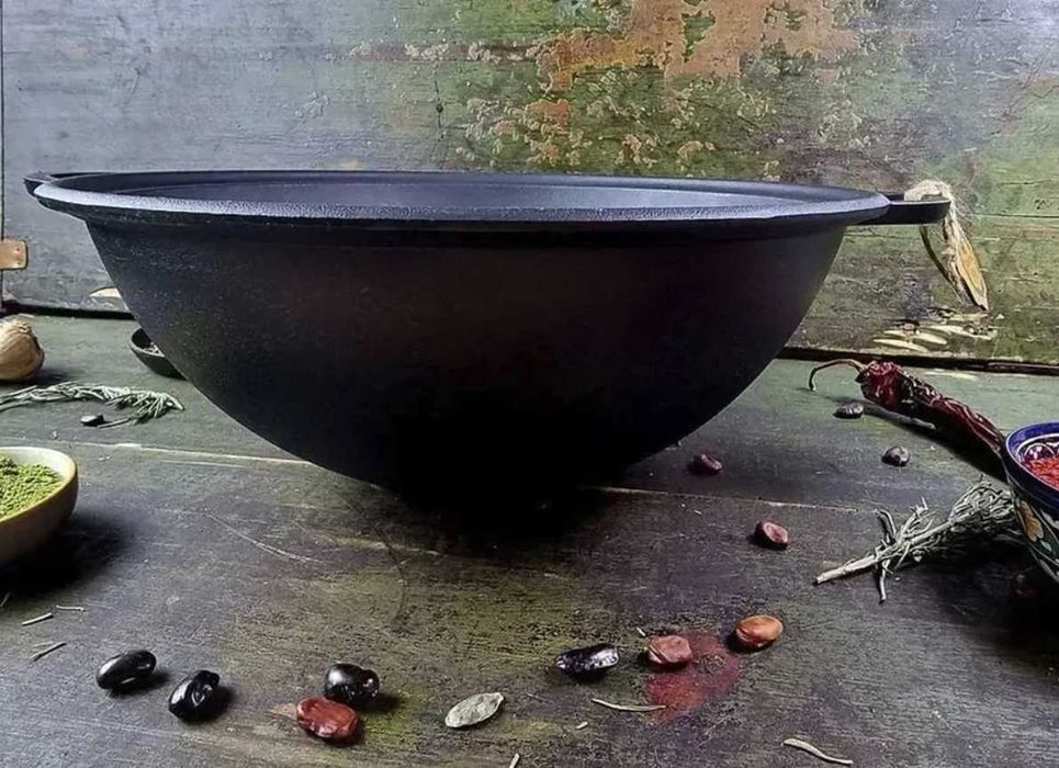 Казан чугунний 8,12,15,18л кришкою сковородою форми Wok