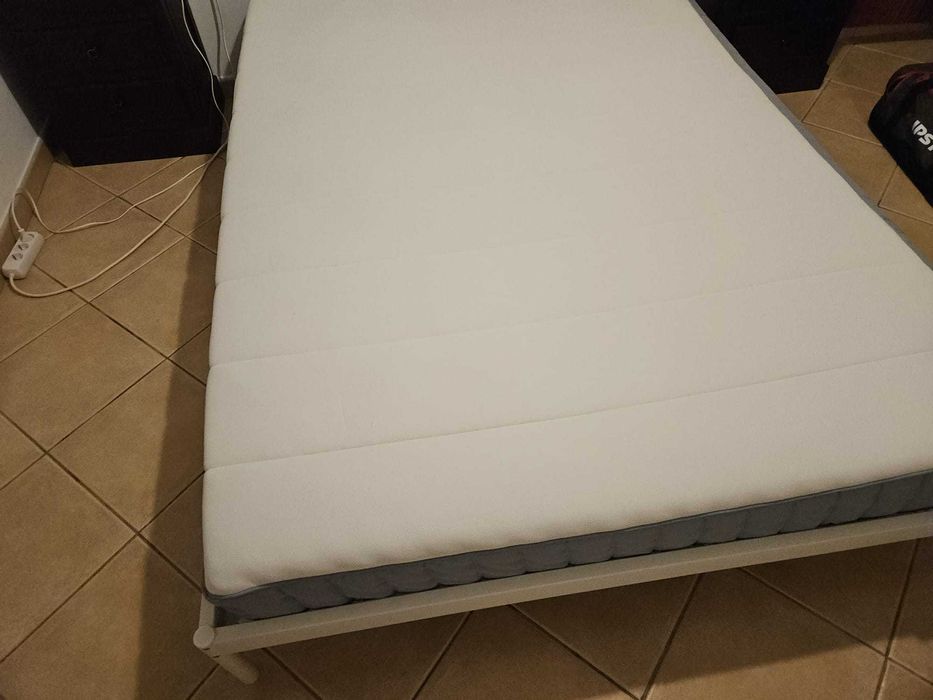 Colchão e Cama de Casal 140x200 cm IKEA VEVELSTAD e VESTMA