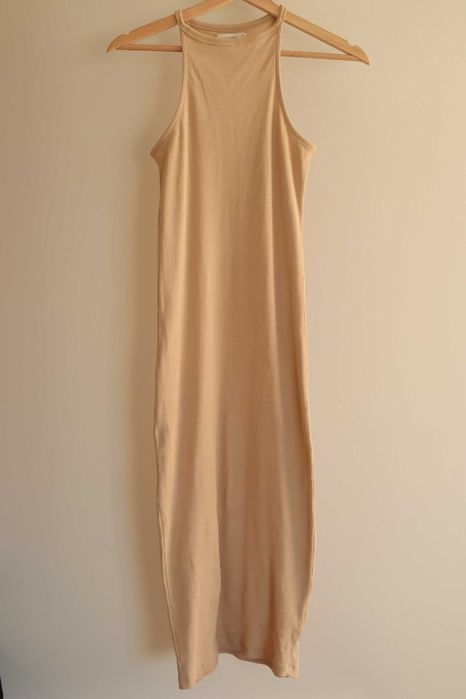 Sukienka beżowa obcisla