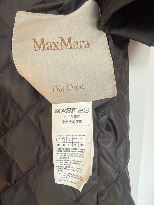 Czarny pikowany płaszcz Max Mara'S z serii The Cube