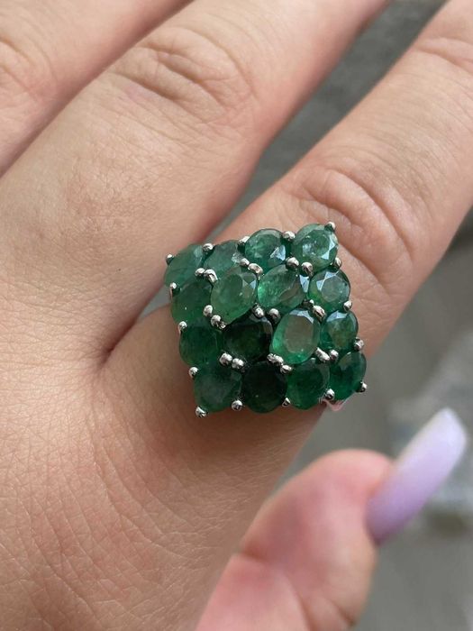 Серебряное кольцо 925 пробы с овальным изумрудом 5x4 мм, размер 18.5