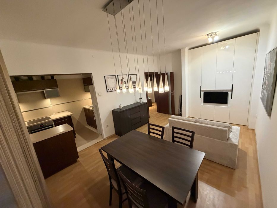 Jasne 2‑pokojowe mieszkanie – 200 m od Stacji Metra Plac Wilsona