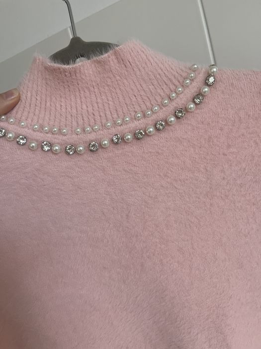 Różowy sweter alpaka z perelkami i cyrkoniami nowy
