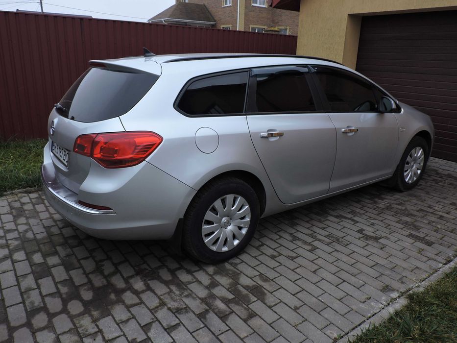 Opel Astra J 2014 торг уместен