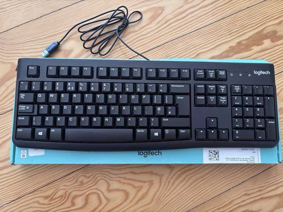 Teclado com fio Logitech K120 NOVO Layout Inglês UK