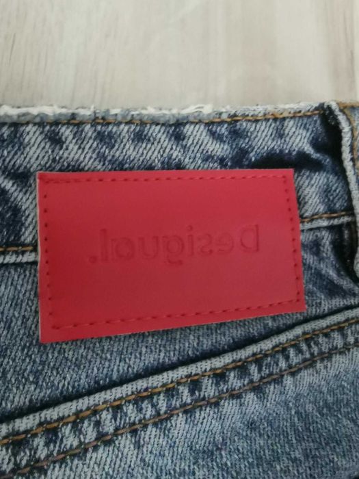 Nowe dżinsy Desigual 42