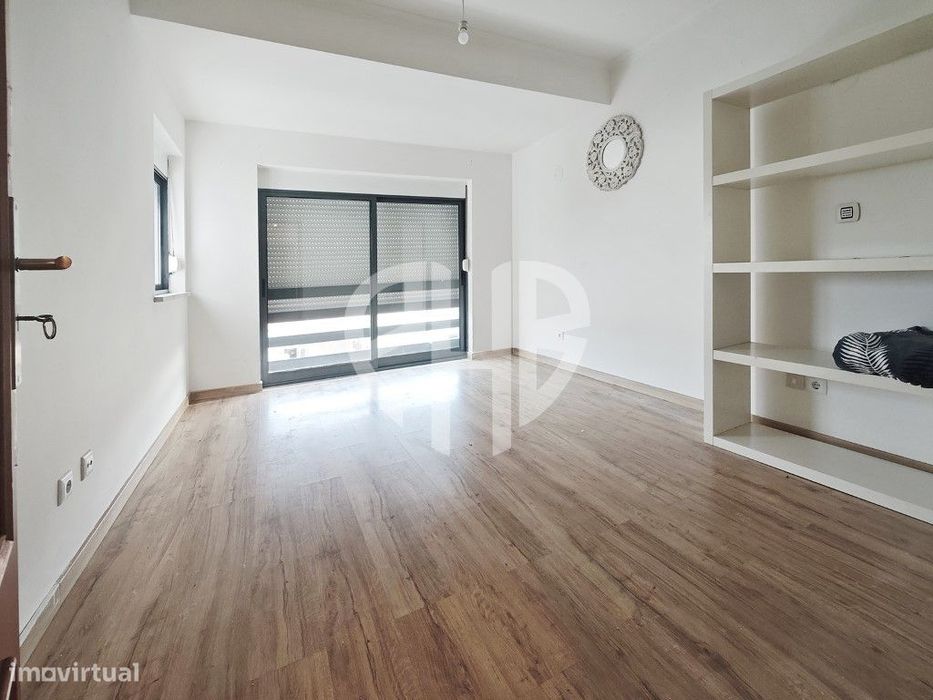 Apartamento T3 para Arrendamento em Fernão Ferro | Avenida dos Redo...