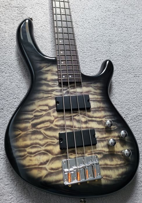 CORT Action DLX z pokrowcem... Aktywna gitara basowa 24 progi