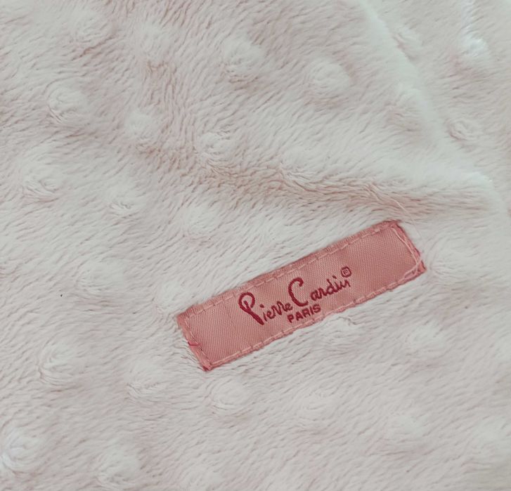 Manta rosa Pierre Cardin